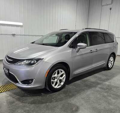 2018 Chrysler Pacifica, $14995. Photo 2