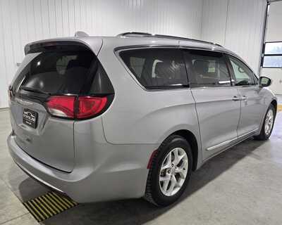2018 Chrysler Pacifica, $14995. Photo 5