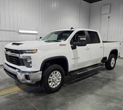 2024 Chevrolet 2500 Crew Cab, $46995. Photo 2