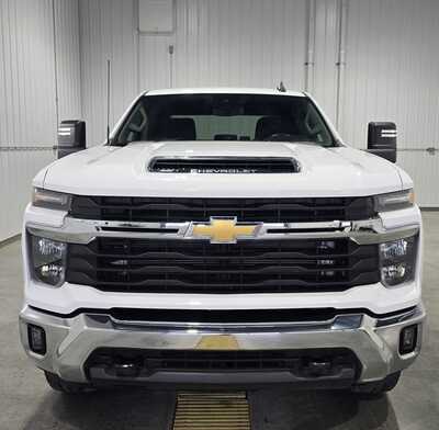 2024 Chevrolet 2500 Crew Cab, $46995. Photo 3