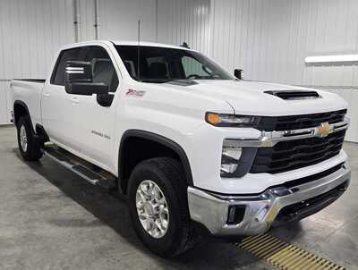 2024 Chevrolet 2500 Crew Cab, $46995. Photo 4