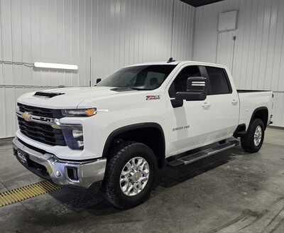 2024 Chevrolet 2500 Crew Cab, $44995. Photo 2