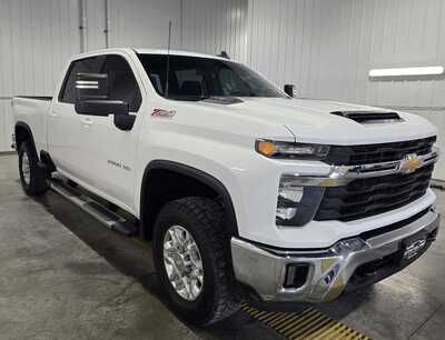 2024 Chevrolet 2500 Crew Cab, $44995. Photo 4
