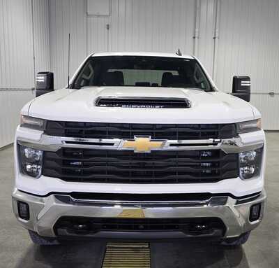 2024 Chevrolet 2500 Crew Cab, $44495. Photo 3
