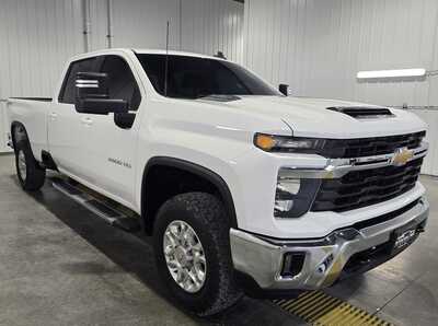 2024 Chevrolet 3500 Crew Cab, $42845. Photo 4