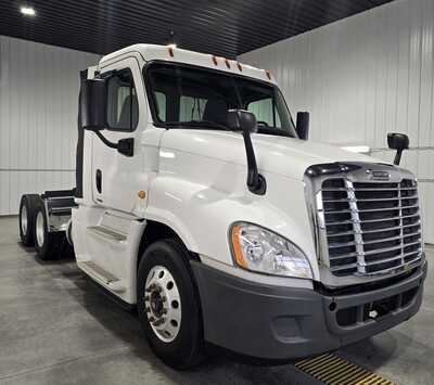 2016 Freighliner , $19995. Photo 3