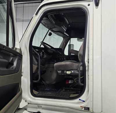 2016 Freighliner , $19995. Photo 6