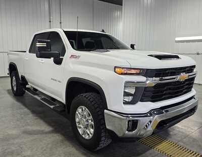 2024 Chevrolet 2500 Crew Cab, $44495. Photo 4
