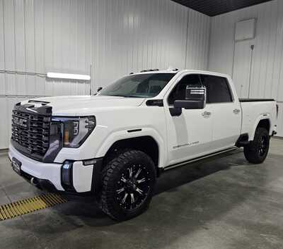 2024 GMC 2500 Crew Cab, $81995. Photo 2
