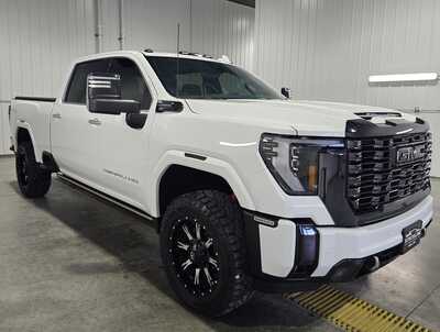 2024 GMC 2500 Crew Cab, $81995. Photo 4
