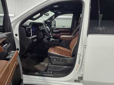 2024 GMC 2500 Crew Cab, $81995. Photo 7