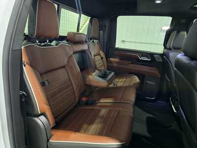 2024 GMC 2500 Crew Cab, $81995. Photo 9