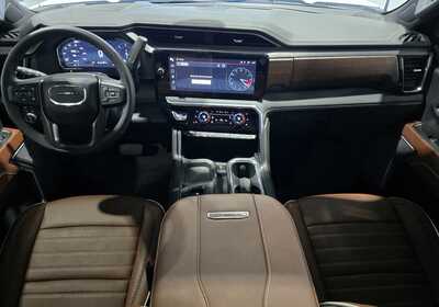 2024 GMC 2500 Crew Cab, $81995. Photo 11