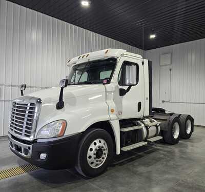 2017 Freightliner , $19995. Photo 2