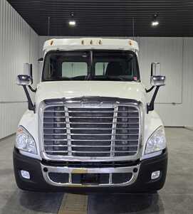 2017 Freightliner , $19995. Photo 3