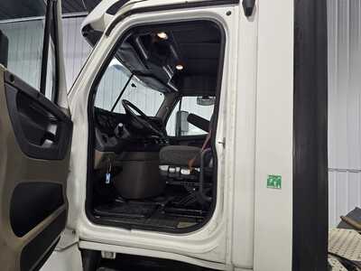 2017 Freightliner , $19995. Photo 7