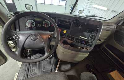 2017 Freightliner , $19995. Photo 9