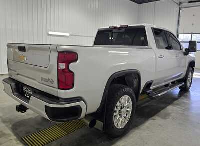 2022 Chevrolet 2500 Crew Cab, $55995. Photo 5