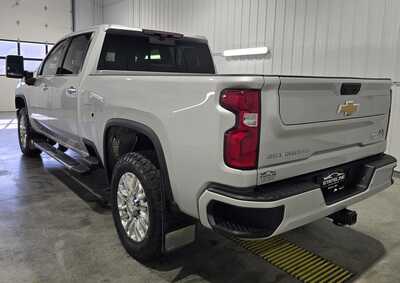 2022 Chevrolet 2500 Crew Cab, $55995. Photo 6