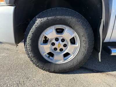 2013 Chevrolet 1500 Crew Cab, $12995. Photo 9