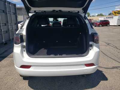 2022 Jeep Compass, $24895. Photo 6