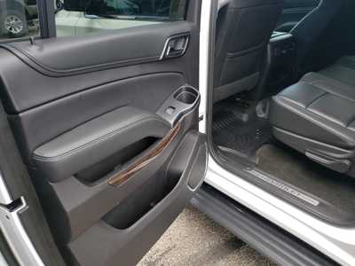 2018 Chevrolet Suburban, $20994. Photo 12