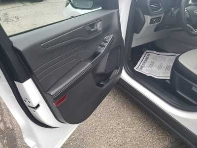2025 Ford Escape, $31138. Photo 10