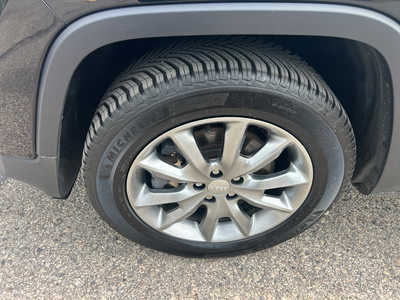2018 Jeep Cherokee, $17770. Photo 10