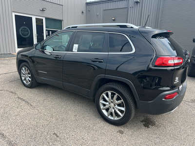 2018 Jeep Cherokee, $17770. Photo 4