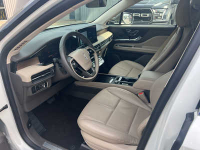 2023 Lincoln Corsair, $38395. Photo 9