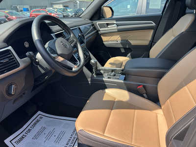 2022 Volkswagen Atlas, $30695. Photo 6