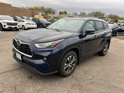 2023 Toyota Highlander, $36000. Photo 2