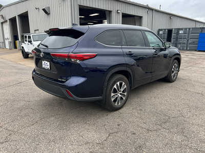 2023 Toyota Highlander, $36000. Photo 4