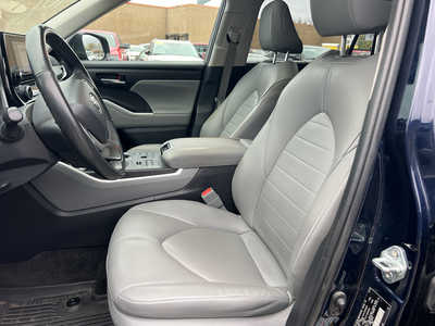 2023 Toyota Highlander, $36000. Photo 5