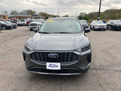 2024 Ford Escape, $23500. Photo 2