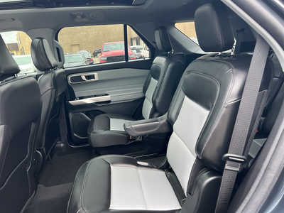 2022 Ford Explorer, $34500. Photo 6