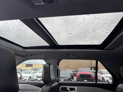 2022 Ford Explorer, $34500. Photo 9