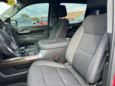 2022 Chevrolet 1500 Crew Cab, $46500. Photo 5