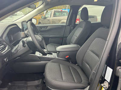 2025 Ford Escape, $28683. Photo 6