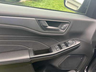 2025 Ford Escape, $28683. Photo 9