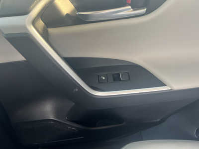 2022 Toyota RAV4, $31000. Photo 10