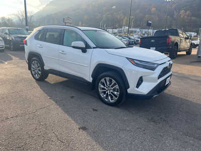 2022 Toyota RAV4, $31000. Photo 2