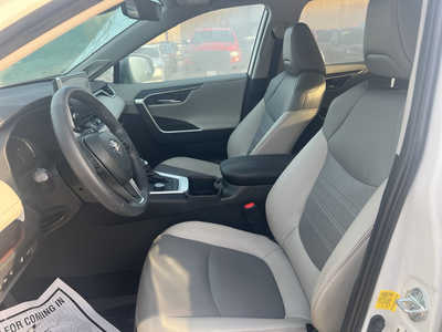 2022 Toyota RAV4, $31000. Photo 5