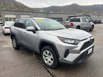 2020 Toyota RAV4, $22000. Photo 2