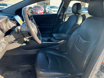 2016 Chevrolet Volt, $13000. Photo 5