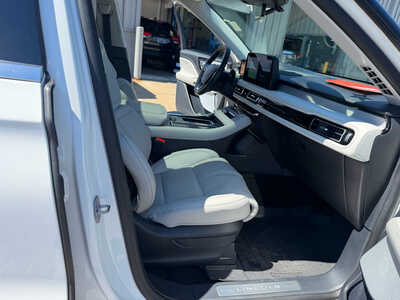 2025 Lincoln Aviator, $55995. Photo 12