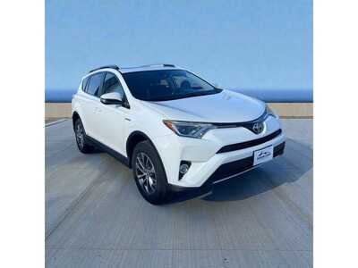 2017 Toyota RAV4, $15000. Photo 2