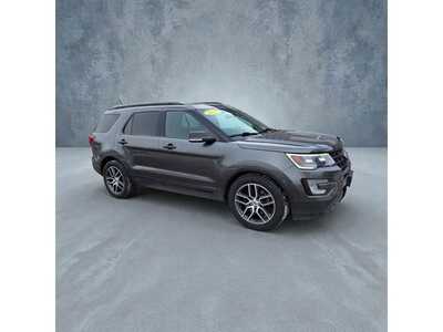 2017 Ford Explorer, $16000. Photo 4