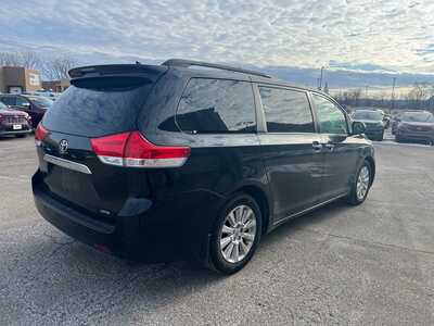 2011 Toyota Sienna, $15995. Photo 3