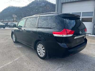 2011 Toyota Sienna, $15995. Photo 4